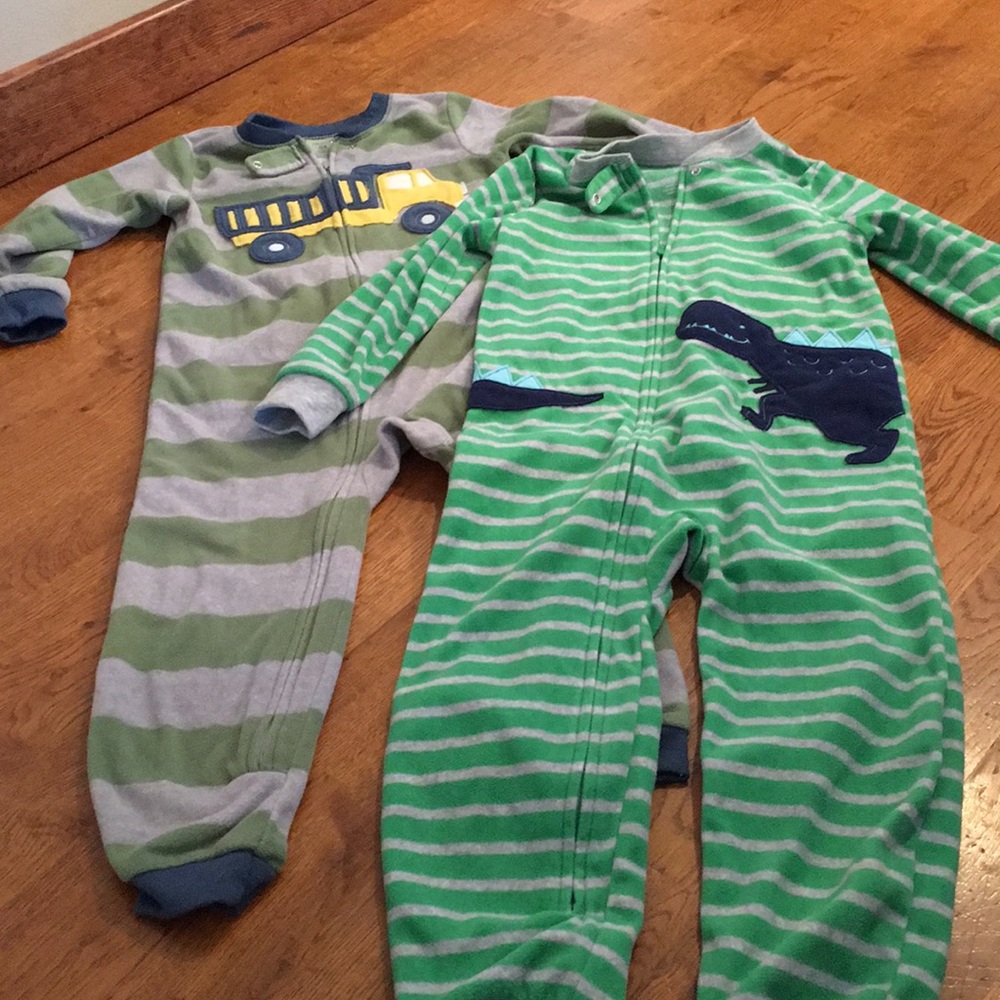 2 pairs Carters 5T footless fleece pajamas